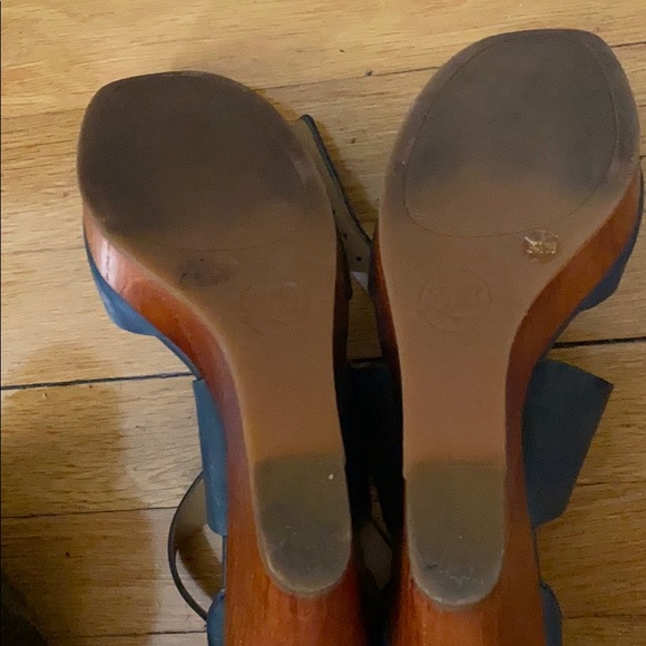 Navy wood wedge strap oh sandals size 9! - Picture 2 of 4